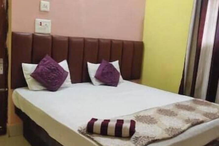 Room 6 of 13