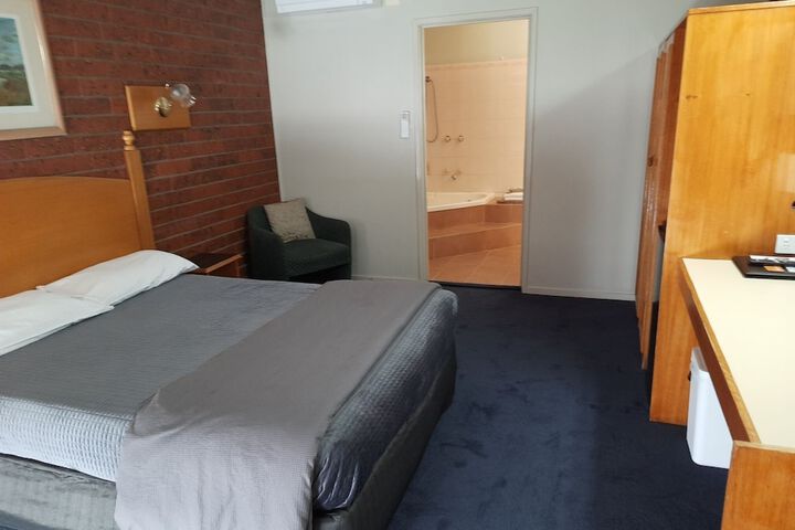 Room 11 of 31