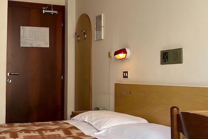 Room 12 of 27