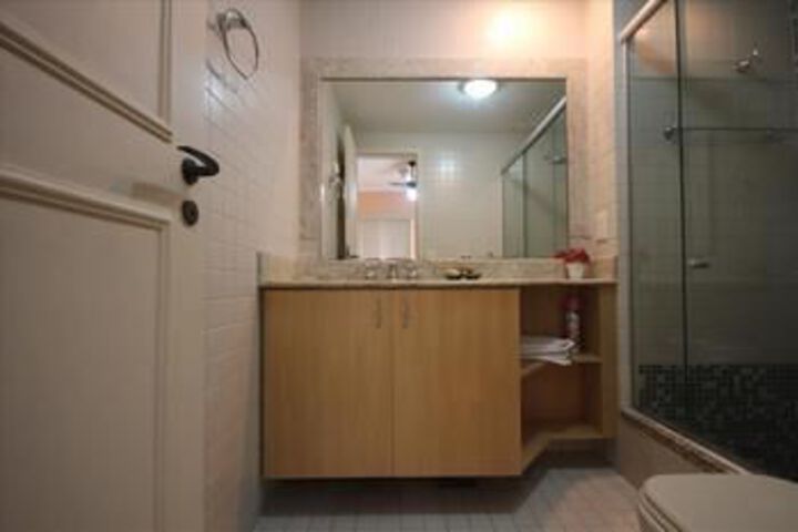 Room 8 of 43