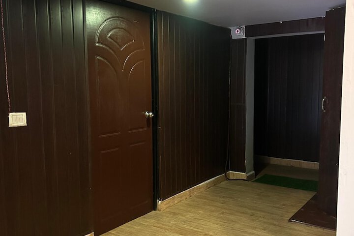 Room 13 of 18