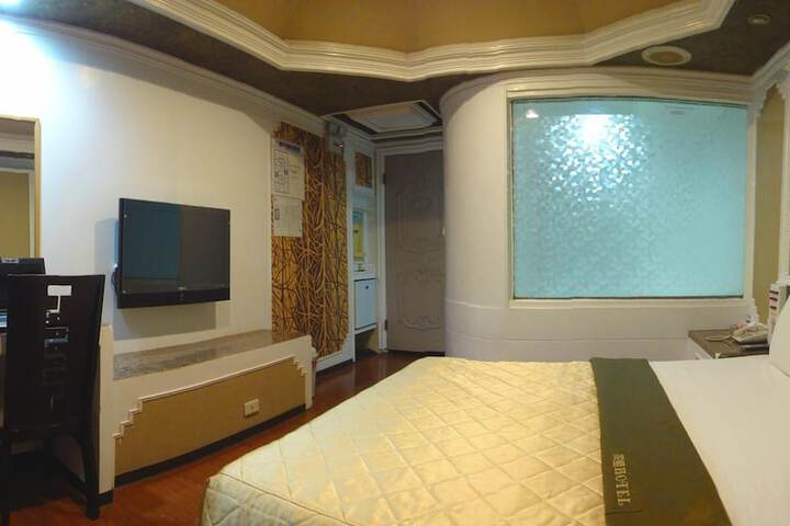 Room 17 of 27