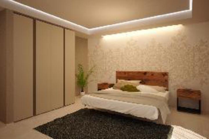 Room 5 of 9