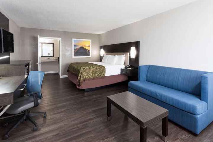 1 King Bed (6 of 10)