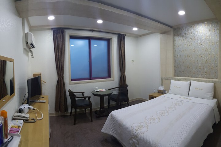 Room 16 of 78