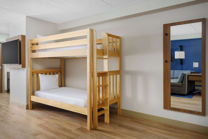 Room 16 of 51