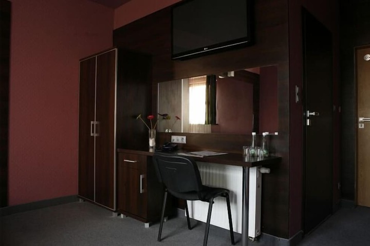 Room 12 of 19