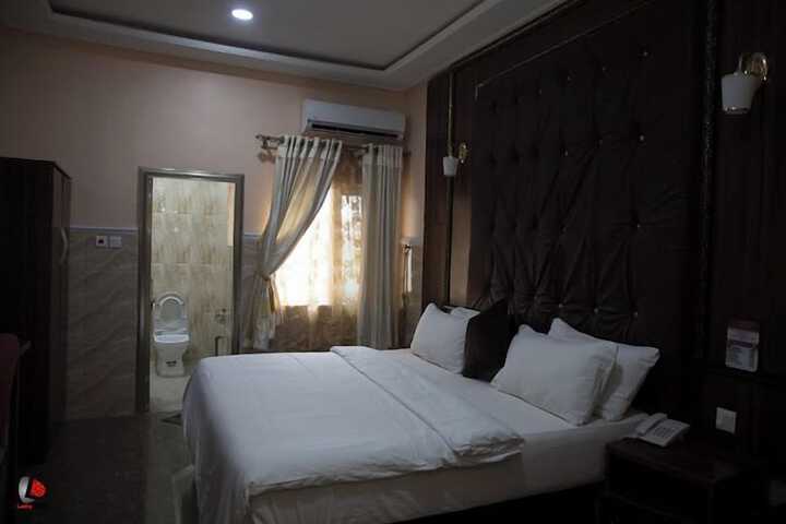 Room 20 of 76