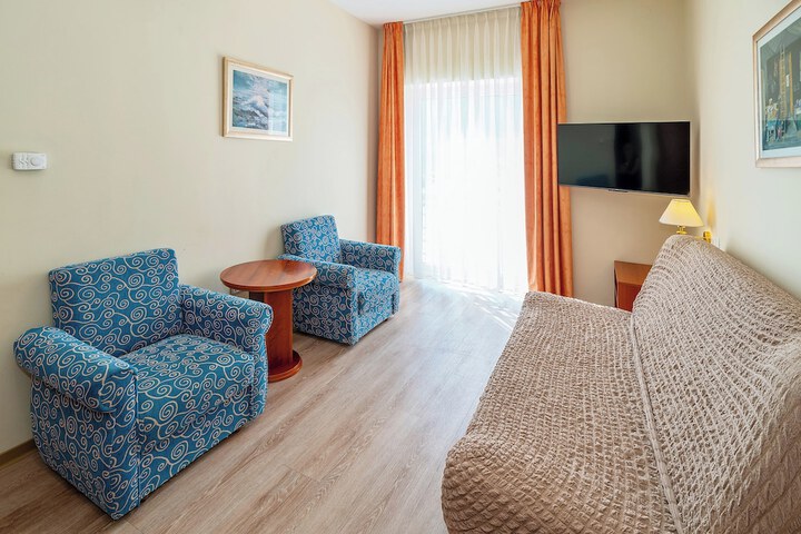 Room 43 of 235