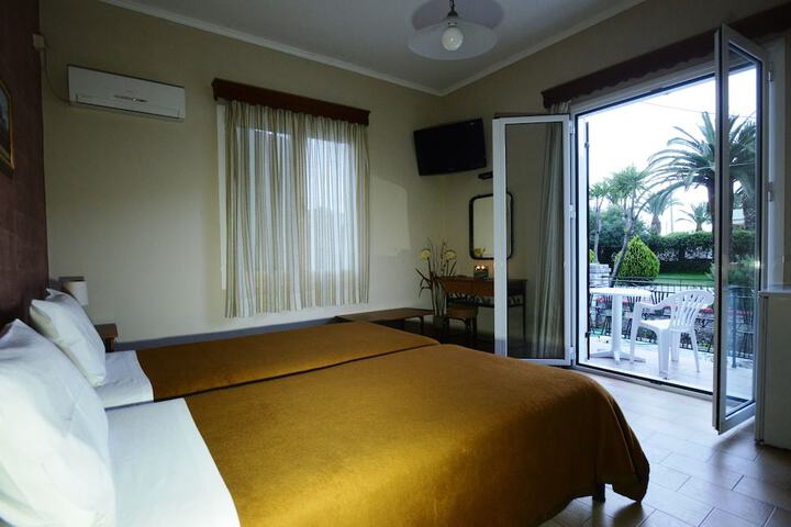 Room 7 of 25
