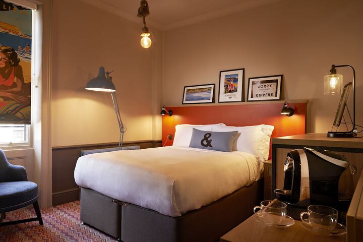 Room 27 of 60