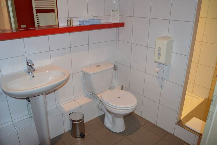 Room 12 of 48