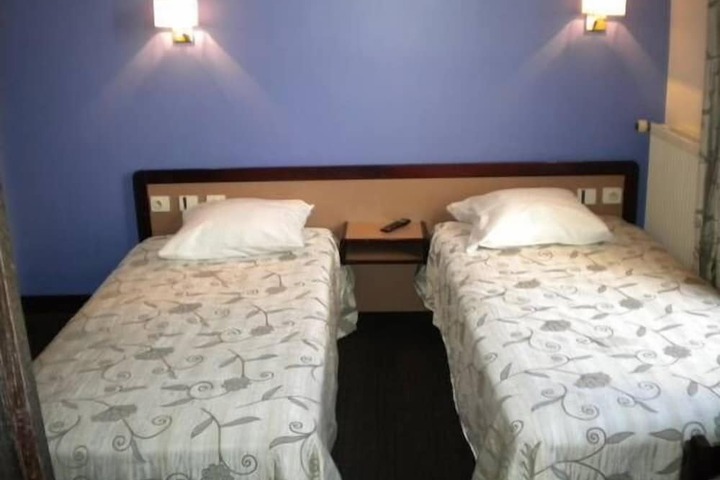 Room 12 of 33