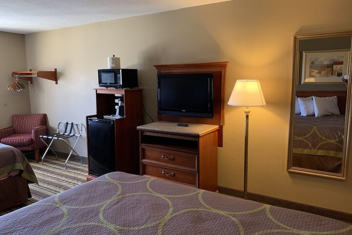 1 King Bed (4 of 10)