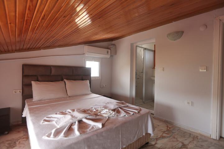 Room 9 of 34