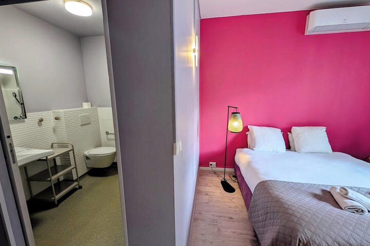 Room 46 of 97