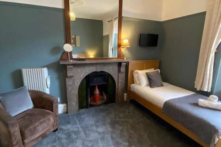 Room 16 of 60
