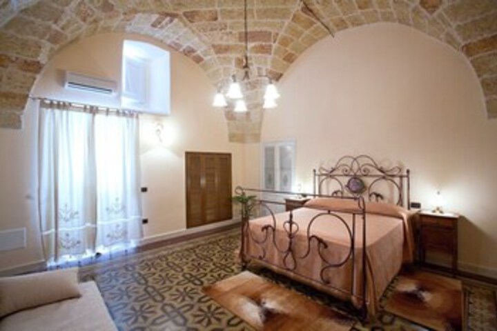 Room 9 of 20
