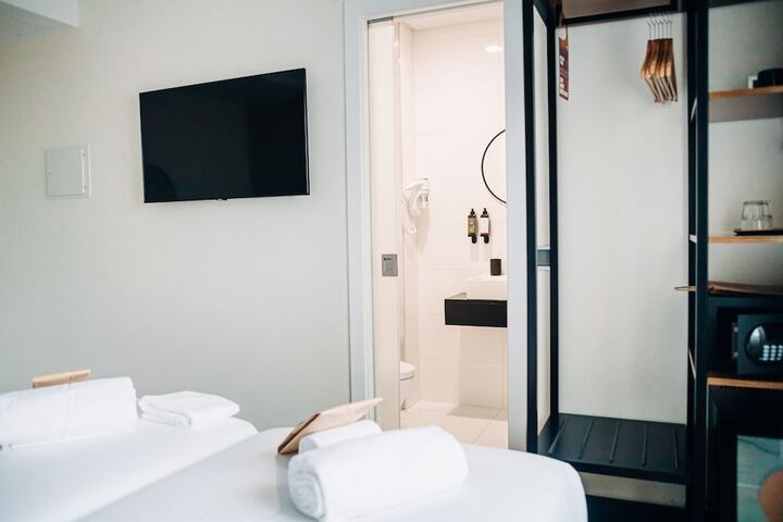 Room 106 of 164