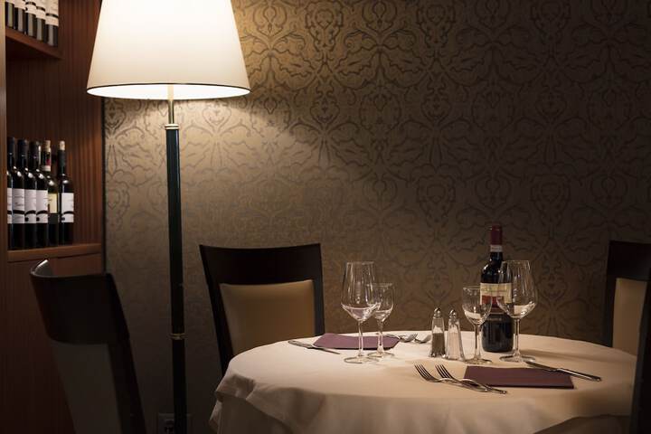 Dining 32 of 50