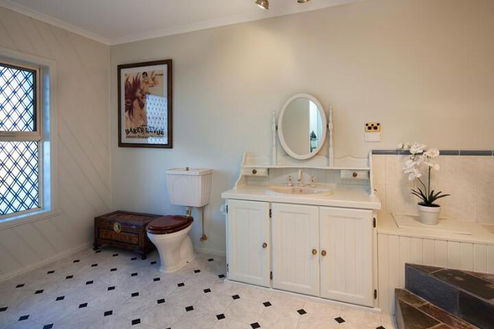 Room 2 of 5