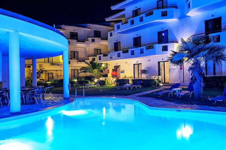 Pool Hotel