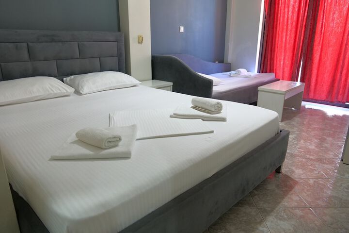 Room 3 of 48
