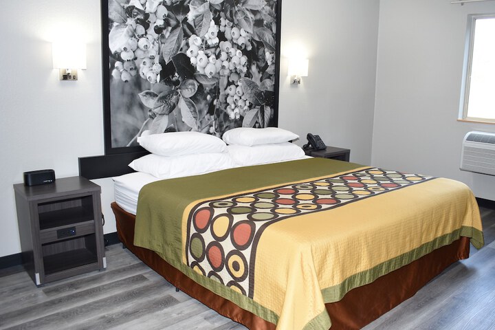 1 King Bed (9 of 20)