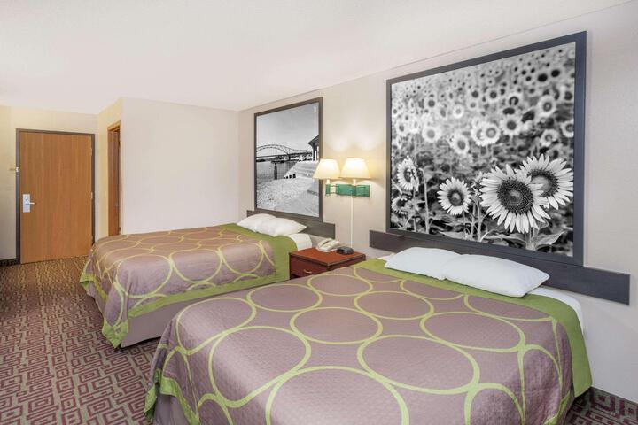 2 Queen Beds (3 of 7)