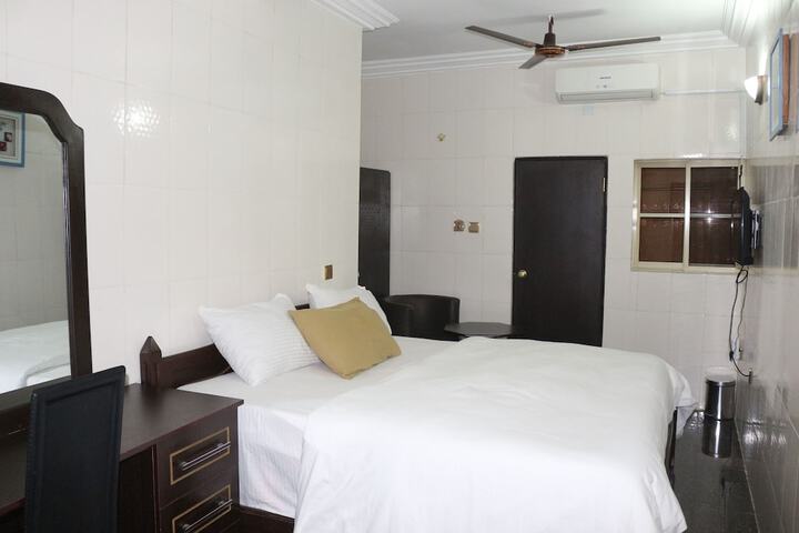 Room 4 of 15
