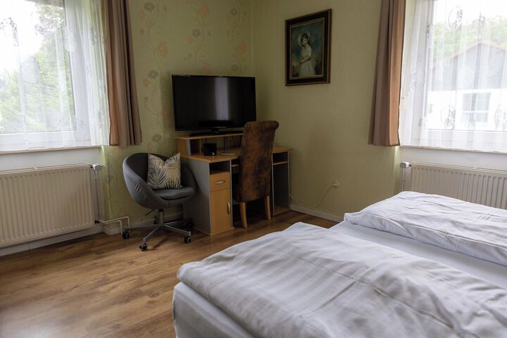 Room 27 of 69