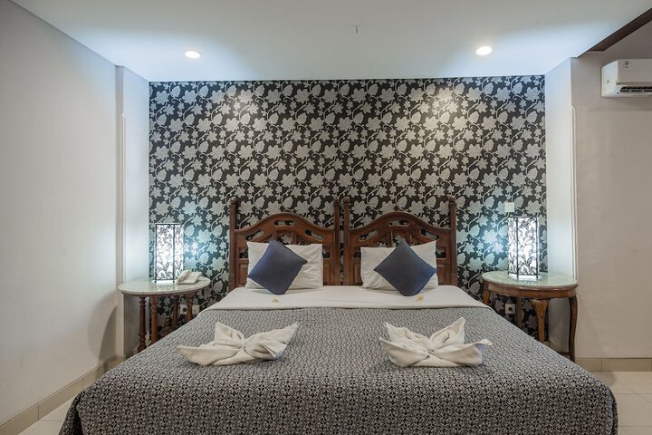 Room 18 of 160