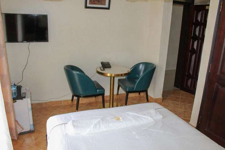 Room 15 of 36