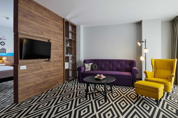 Room 12 of 52