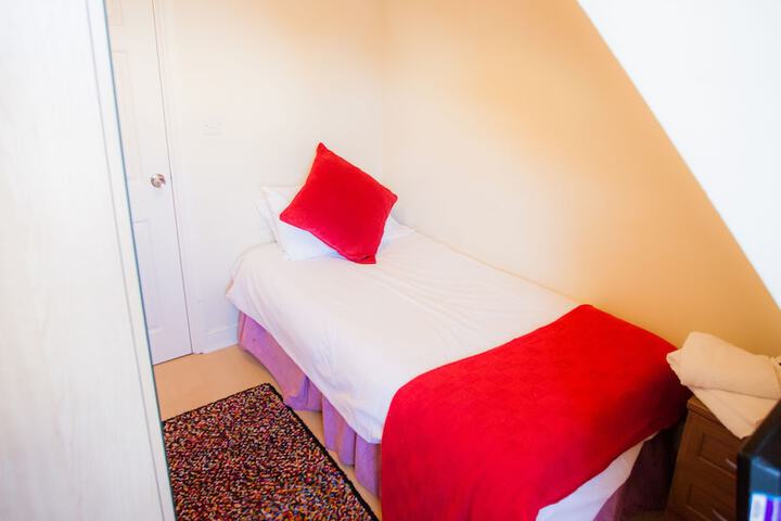 Room 14 of 102