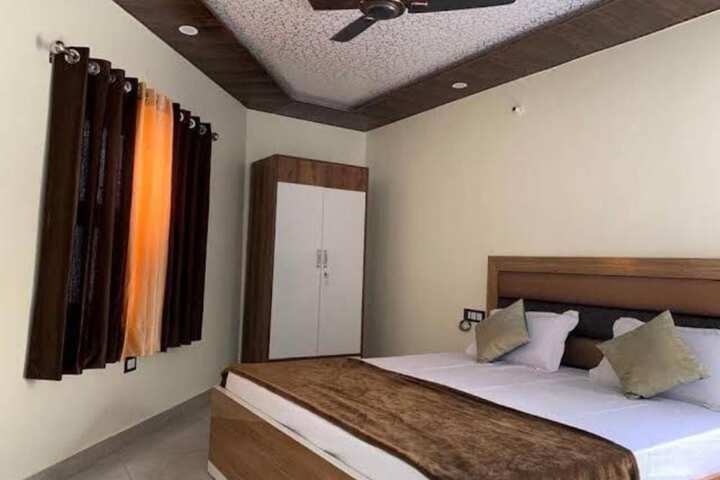 Room 5 of 18