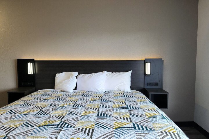 Room 8 of 38