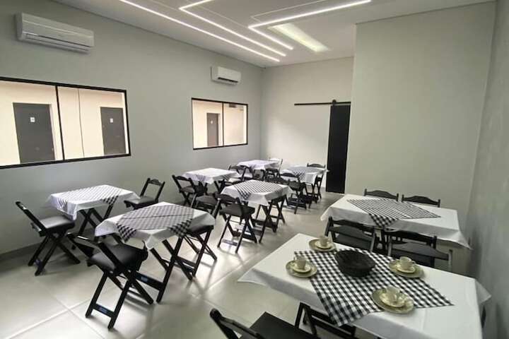 Dining 3 of 6