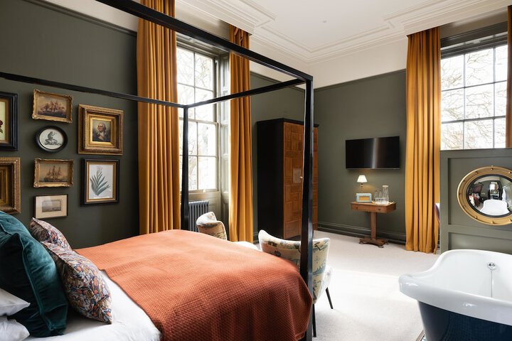 Room 44 of 107
