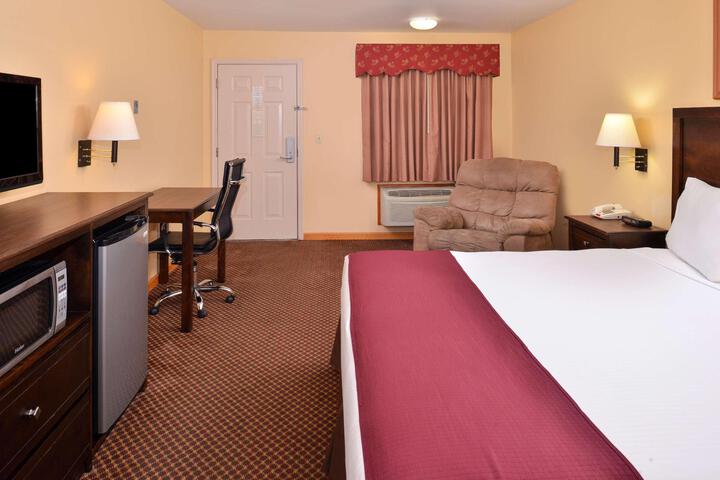 1 King Bed (3 of 9)