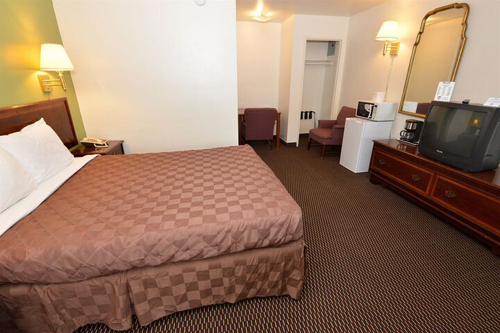Room 12 of 38