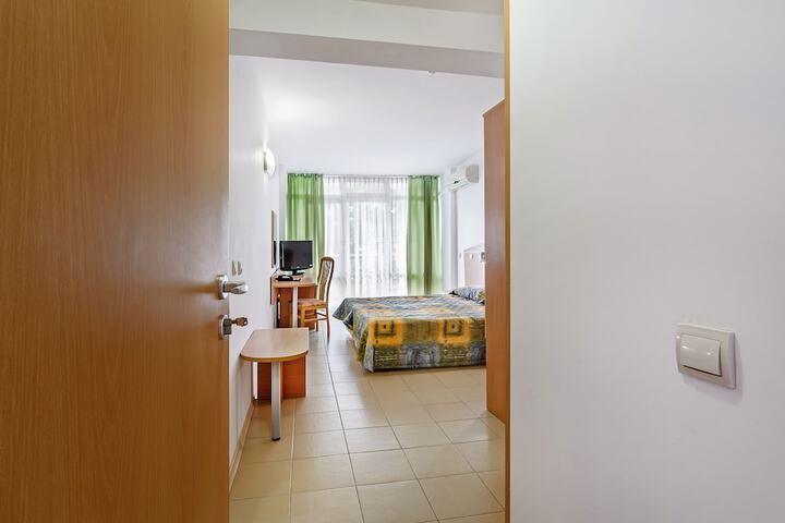 Room 14 of 35