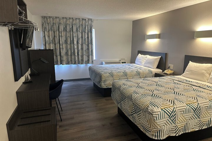2 Queen Beds (6 of 11)