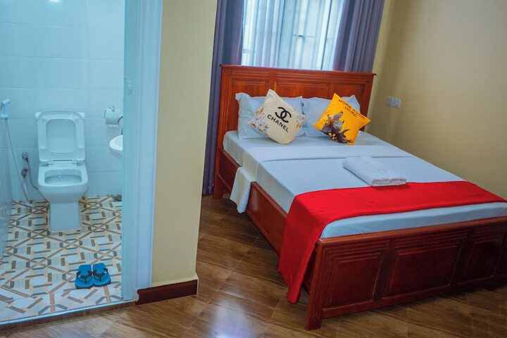 Room 5 of 17