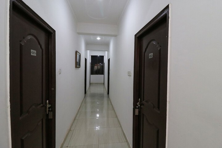 Hotel Interior 4 of 27