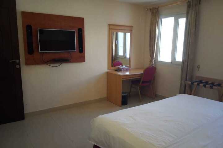 Room 10 of 37