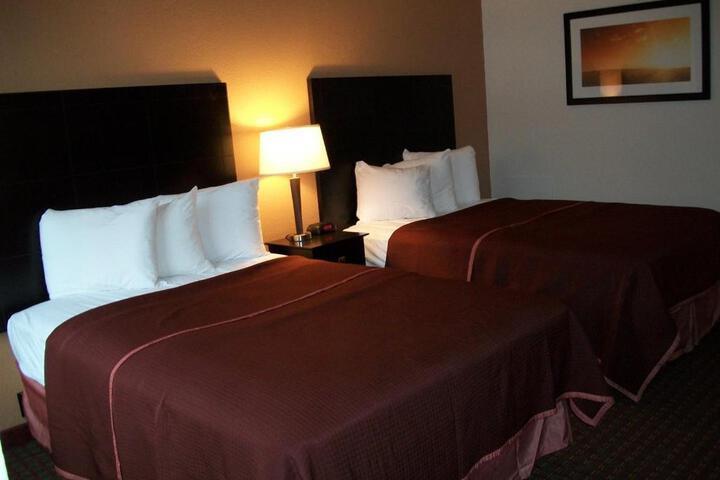 1 Queen Bed (9 of 10)