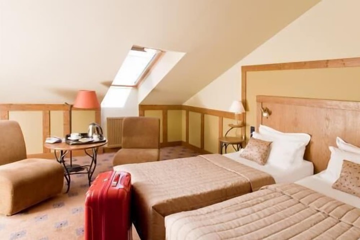 Room 6 of 33