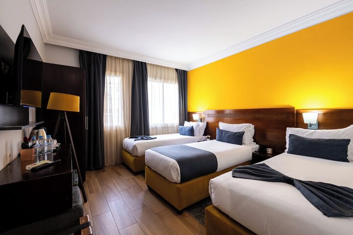 Room 10 of 85
