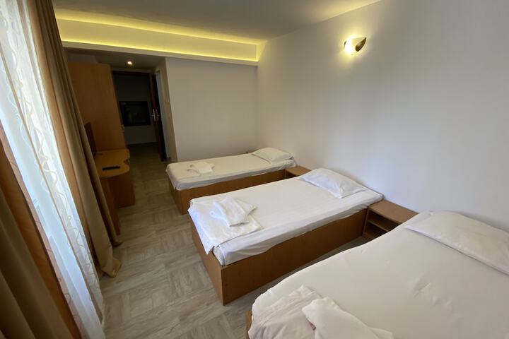 Room 3 of 27